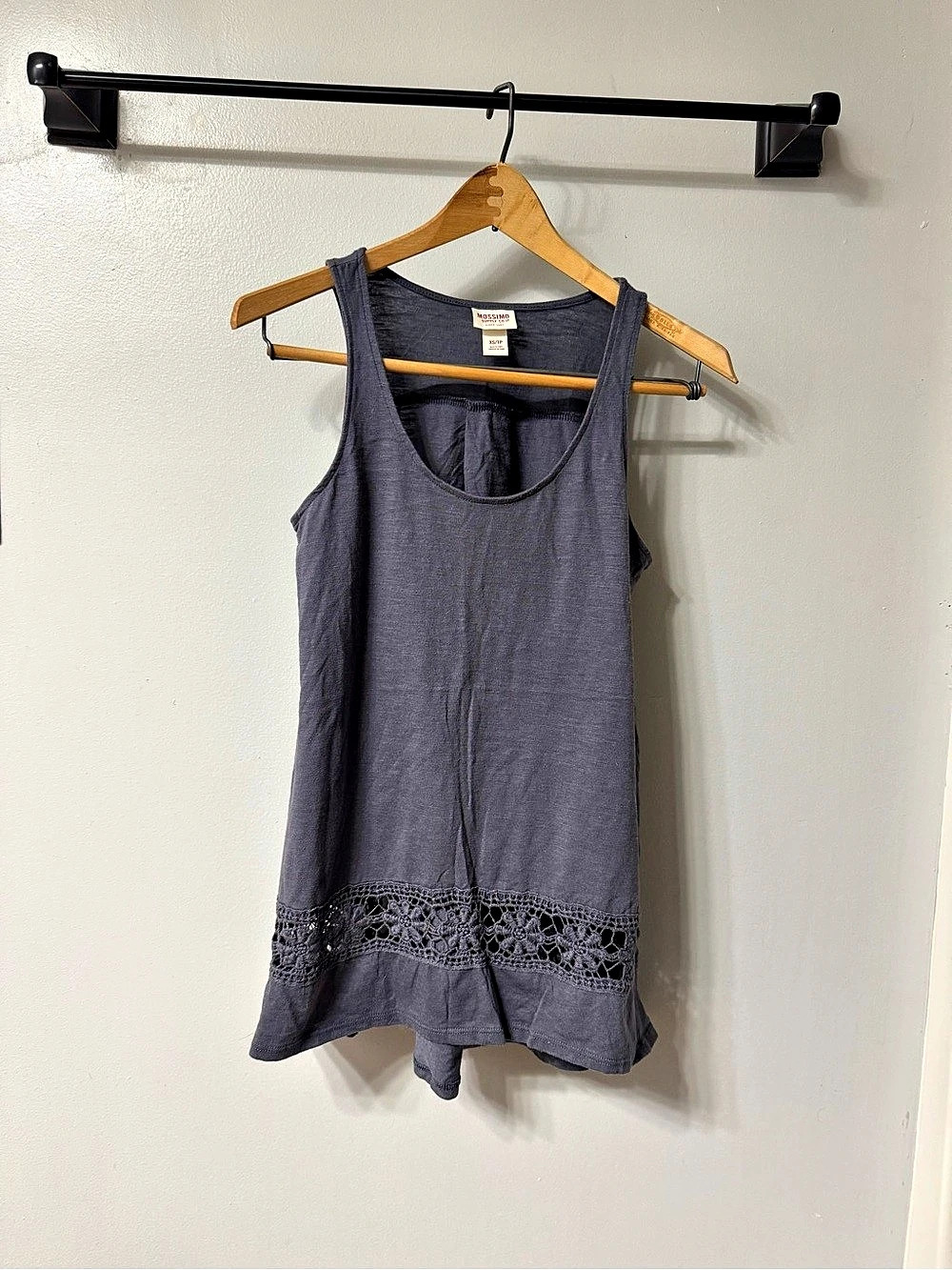 HIGH-LOW TUNIC WITH CROCHET DETAIL. XS